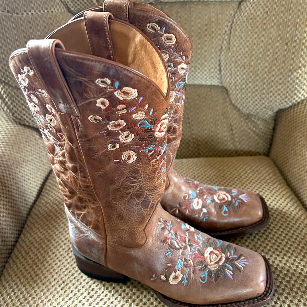 These are Shyanne Coralee floral square toe cowgirl western boots.